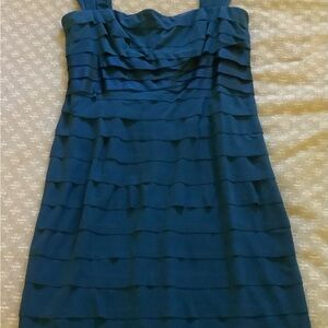 Beautiful blue teal color. Very flattering style to all shapes.